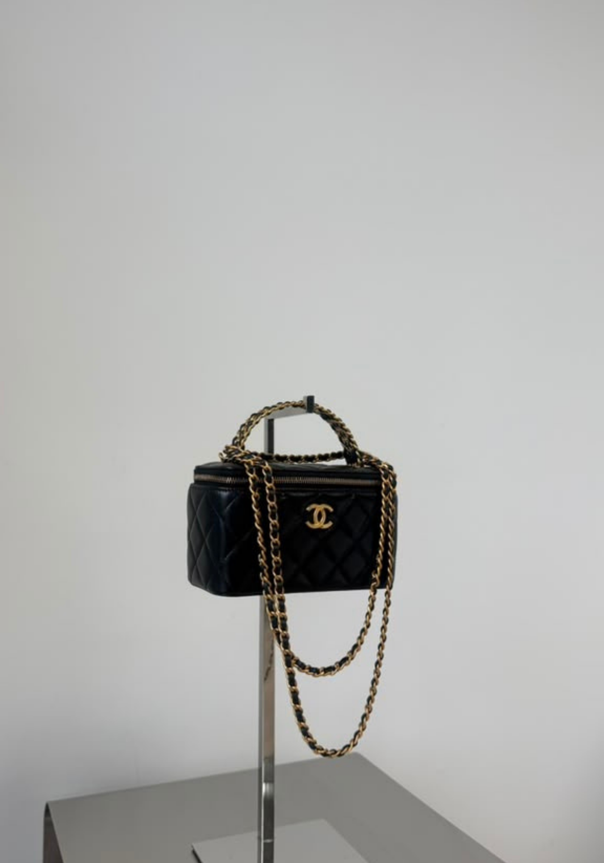 Vanity Case With Handle
