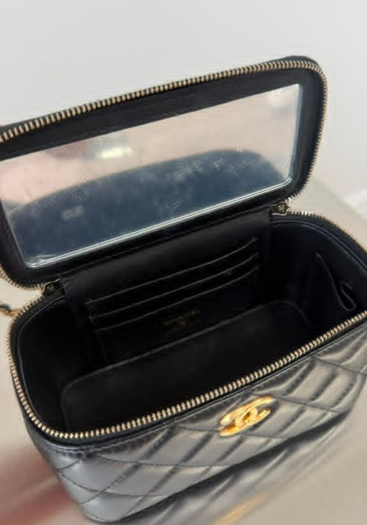 Vanity Case With Handle