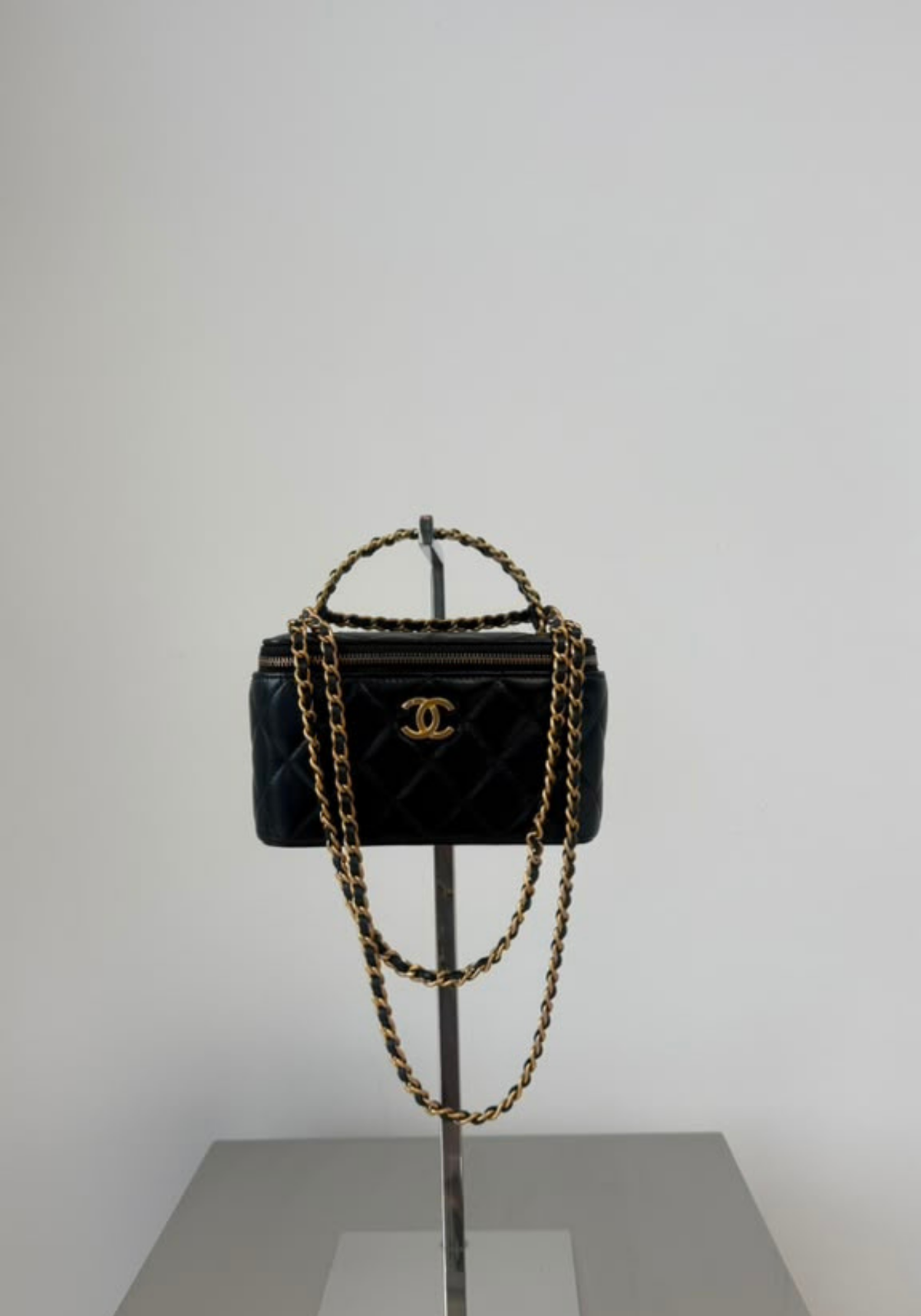Vanity Case With Handle